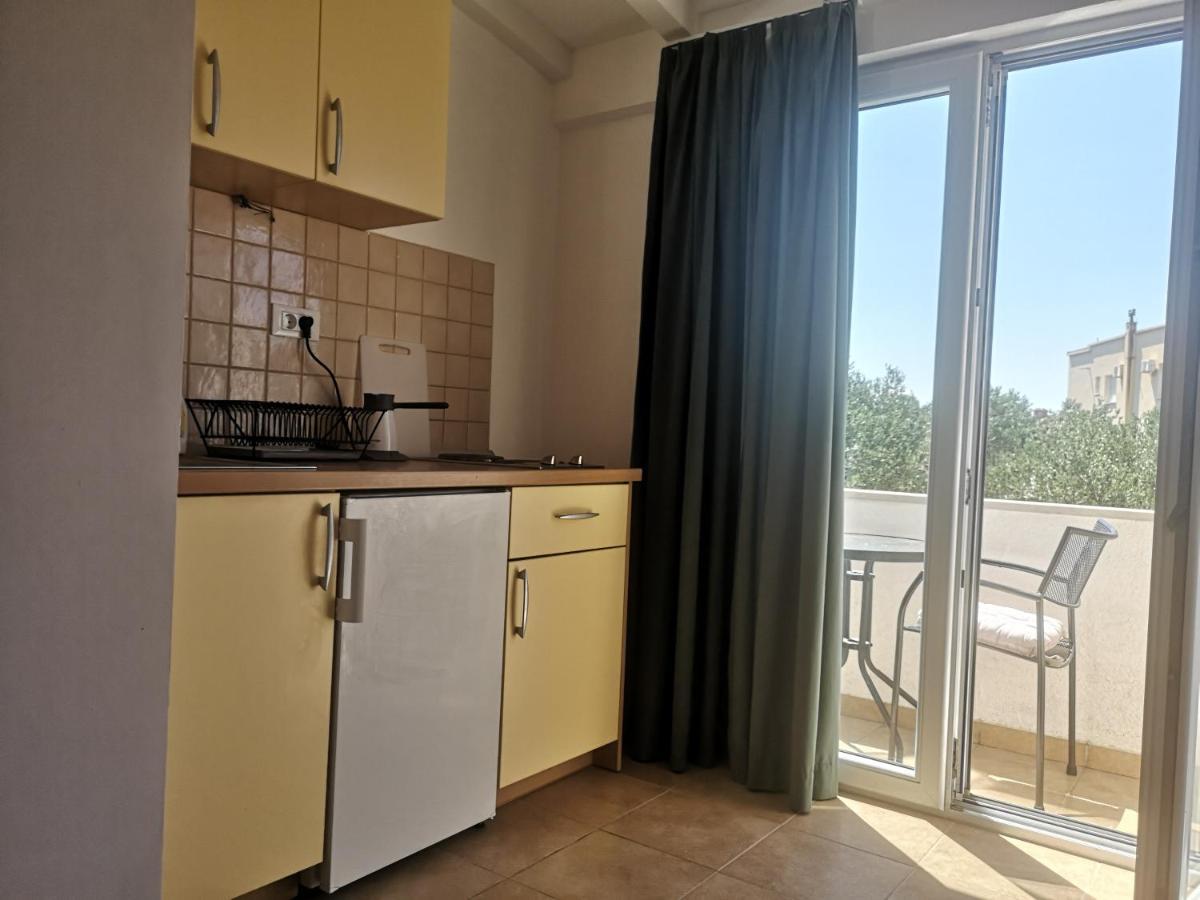 Apartments Tri Palme Baška Voda Exteriör bild