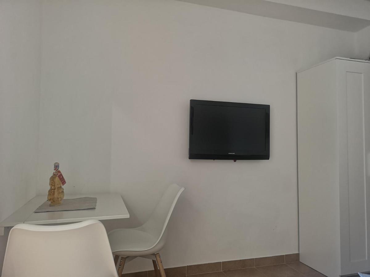 Apartments Tri Palme Baška Voda Exteriör bild