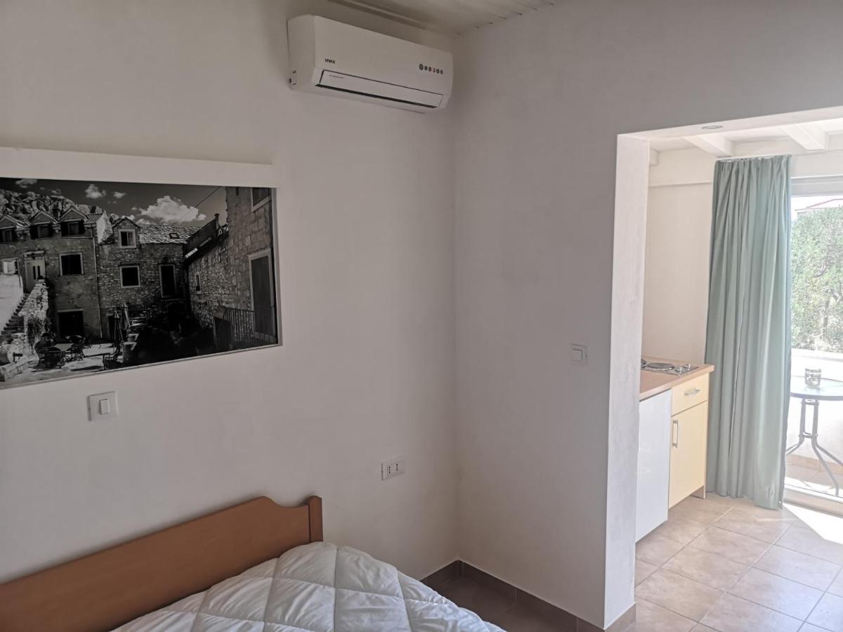 Apartments Tri Palme Baška Voda Exteriör bild