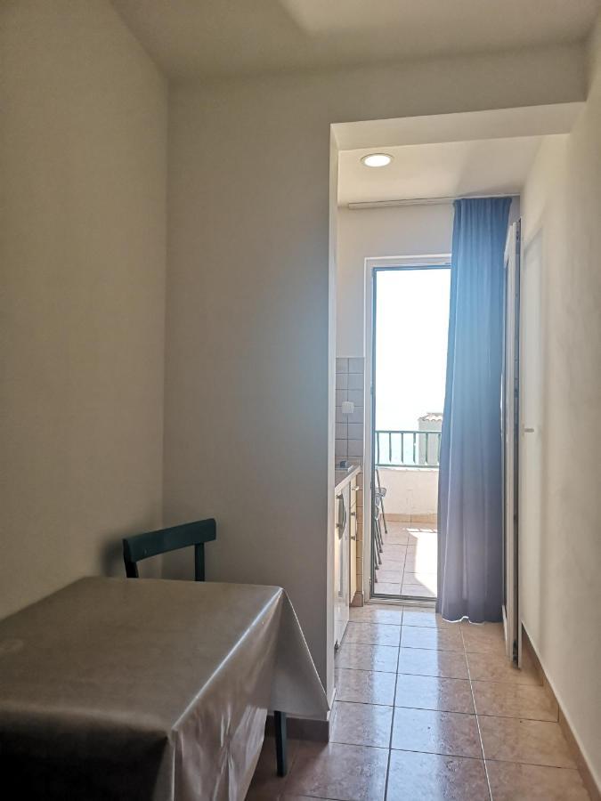 Apartments Tri Palme Baška Voda Exteriör bild
