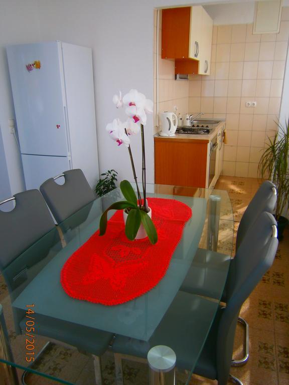 Apartments Tri Palme Baška Voda Rum bild