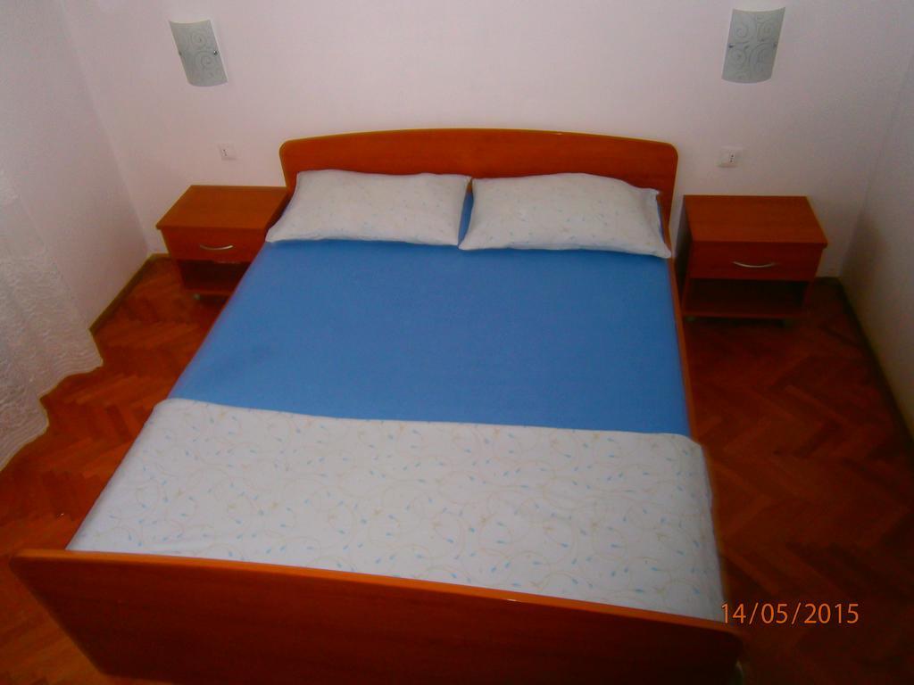 Apartments Tri Palme Baška Voda Rum bild
