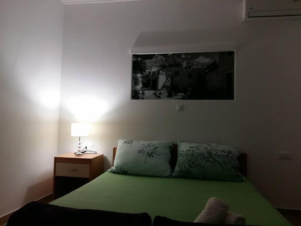 Apartments Tri Palme Baška Voda Exteriör bild