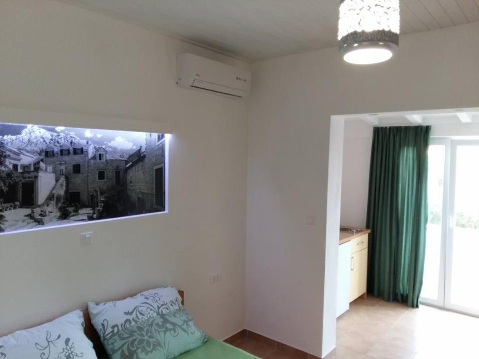 Apartments Tri Palme Baška Voda Exteriör bild